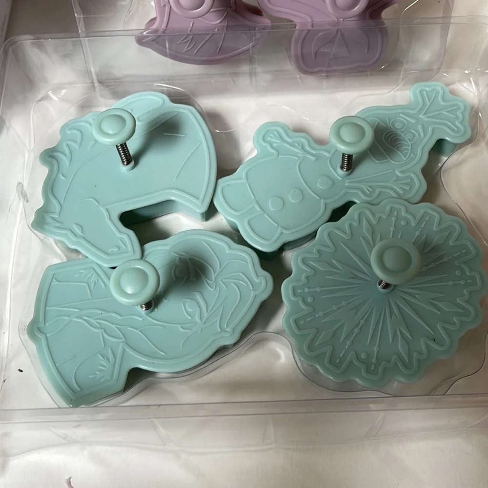 Disney Frozen cookie kit Williams Sonoma brand opened never used